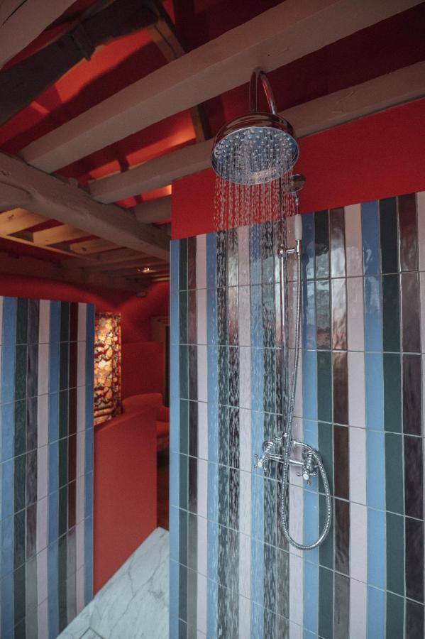 Deluxe Double Room Shower