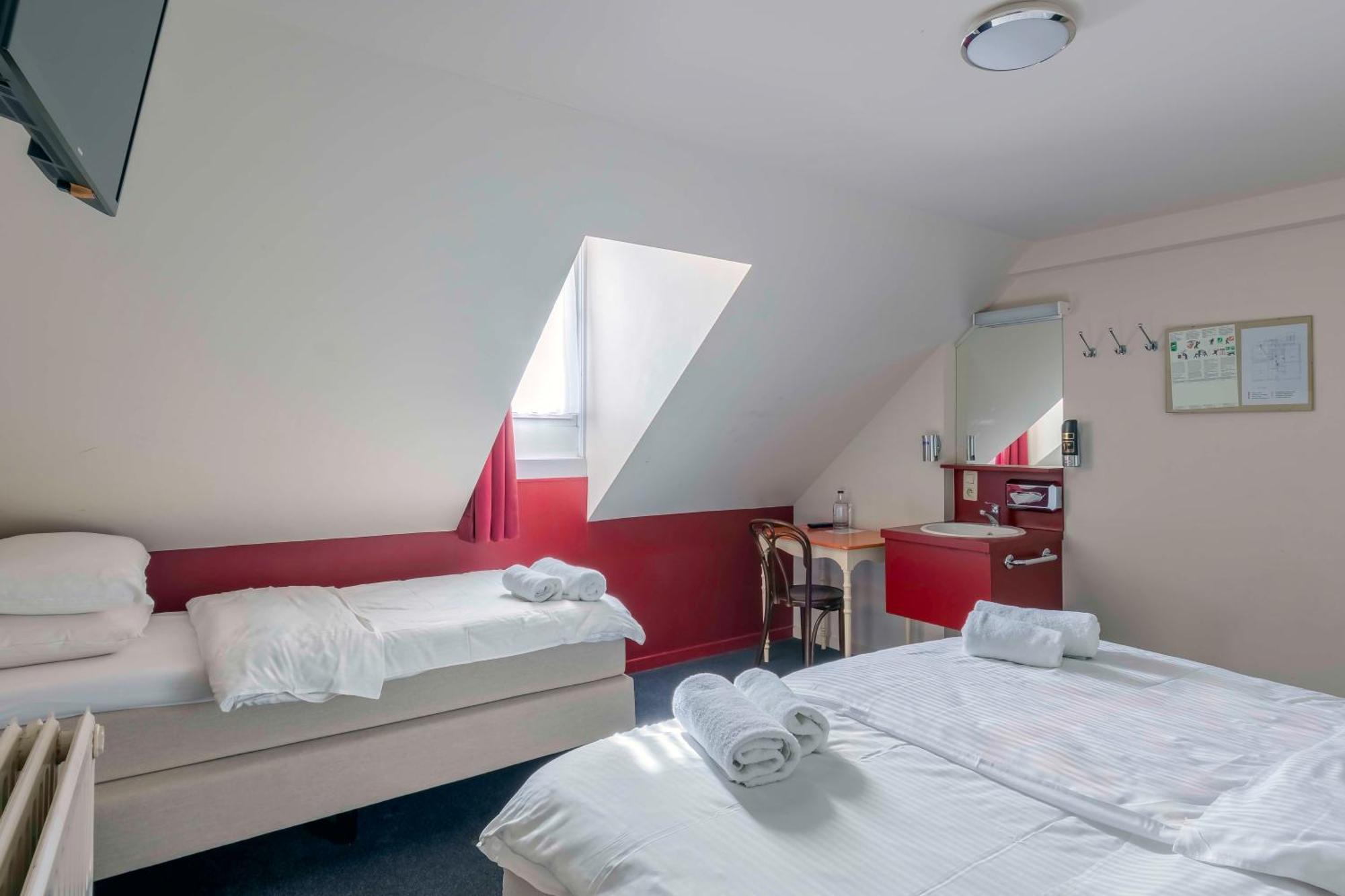 Basic Triple Room Attic,1567082945:JPEG